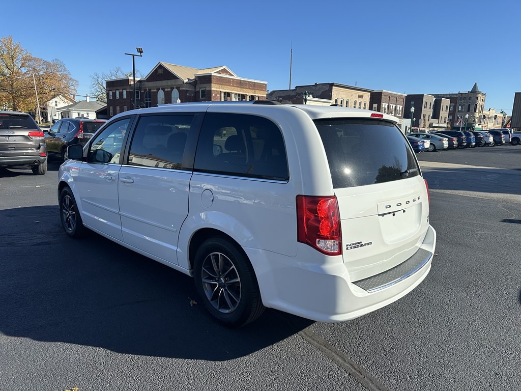 2017 Dodge Grand Caravan Image 3