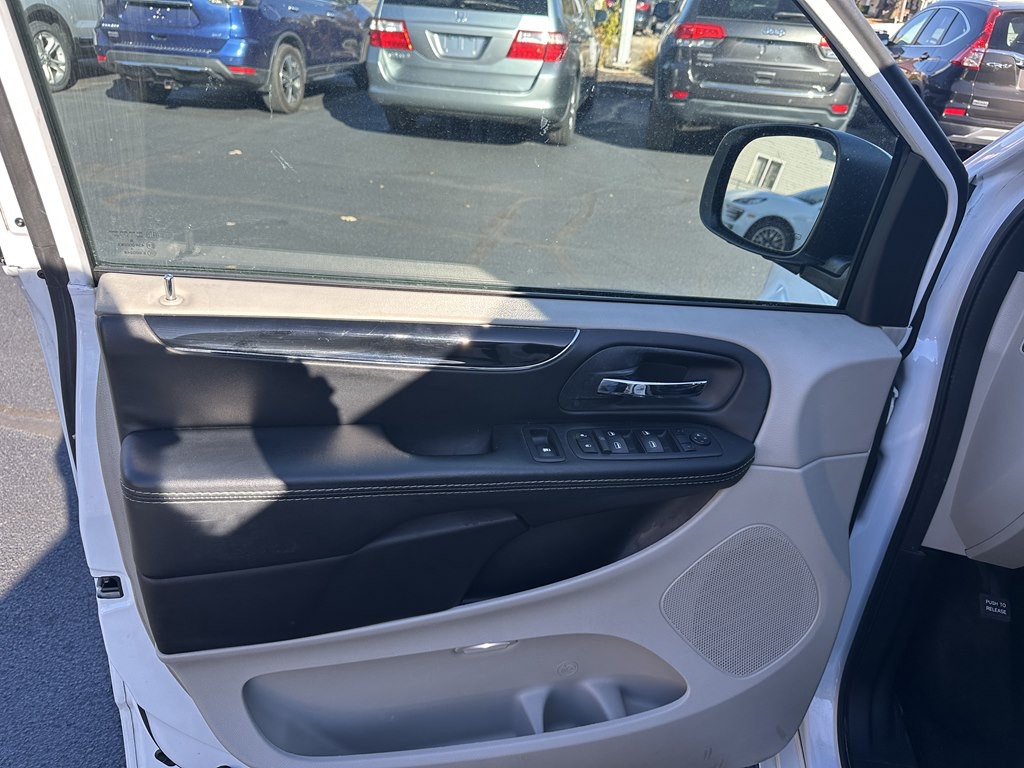 2017 Dodge Grand Caravan Image 12
