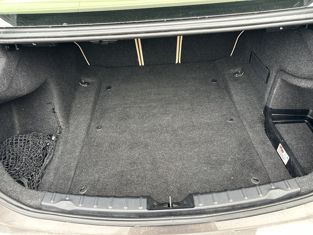 2013 BMW 3 Series Image 10