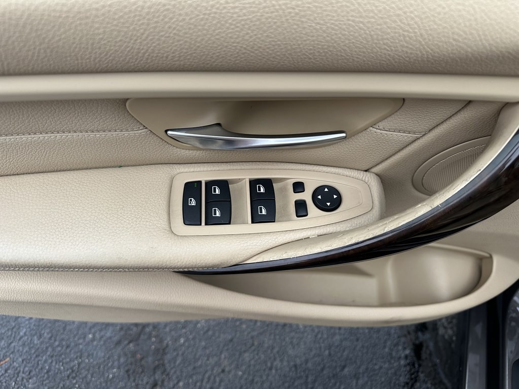 2013 BMW 3 Series Image 14