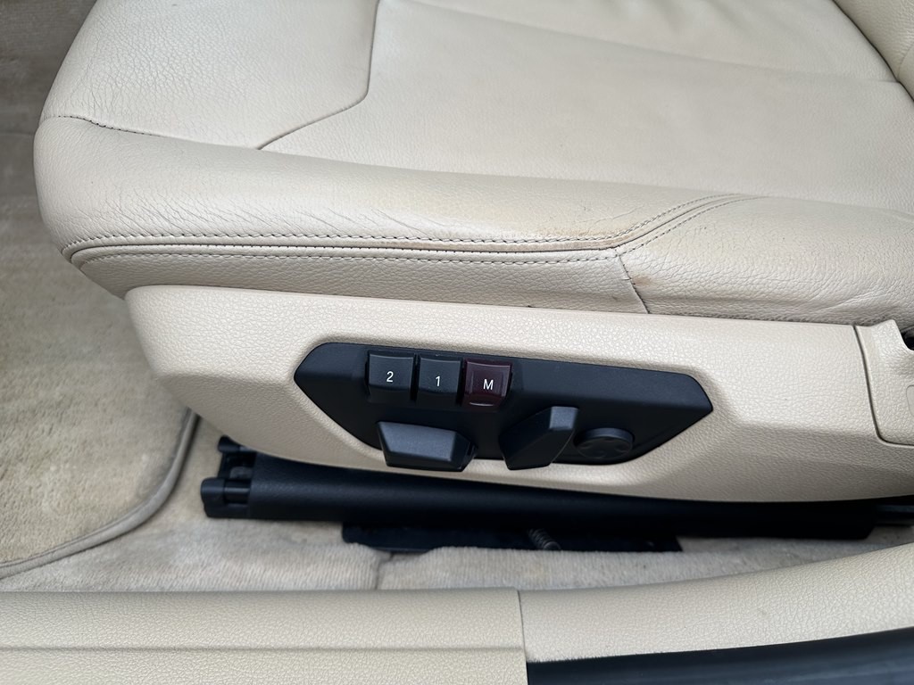 2013 BMW 3 Series Image 16