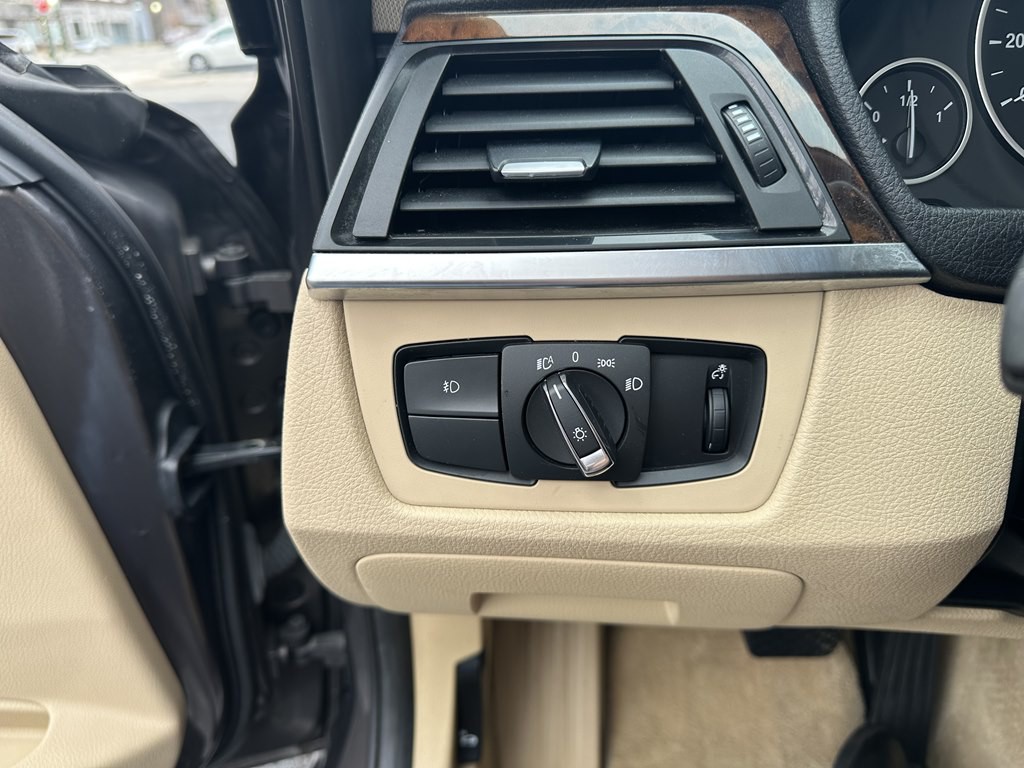 2013 BMW 3 Series Image 18