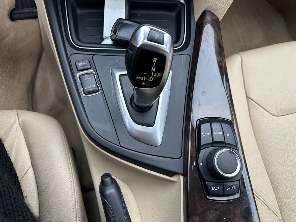 2013 BMW 3 Series Image 24