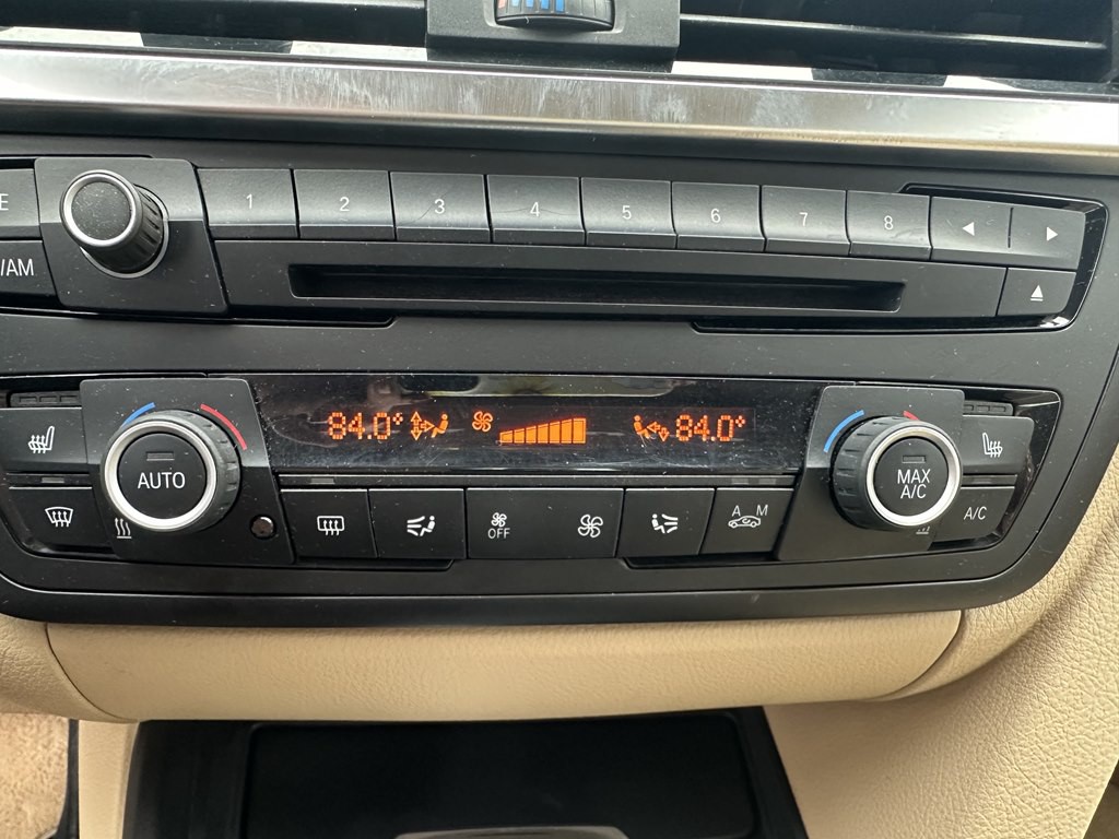 2013 BMW 3 Series Image 25