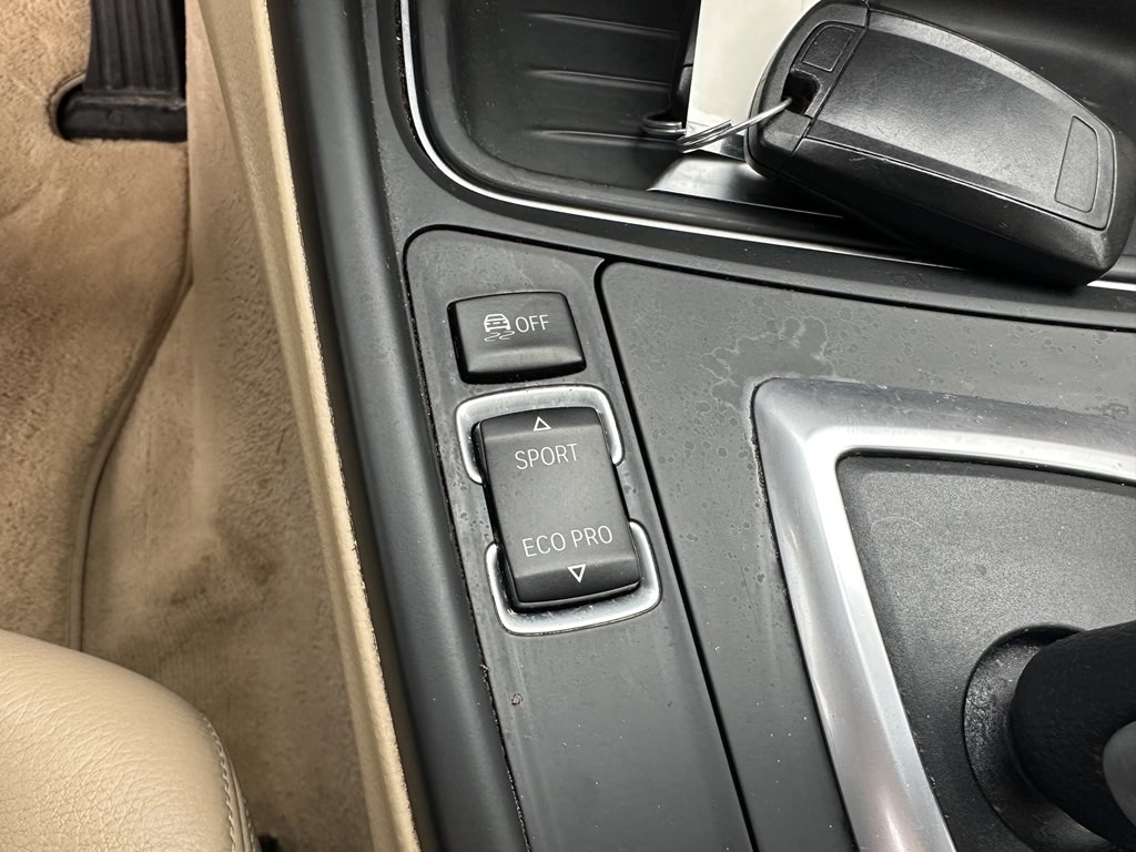 2013 BMW 3 Series Image 27