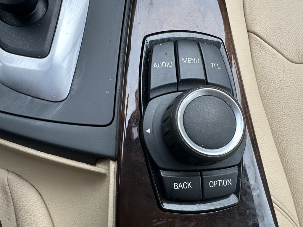 2013 BMW 3 Series Image 28