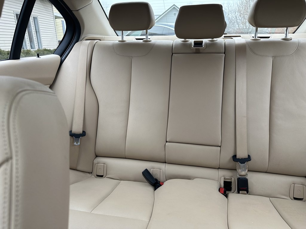 2013 BMW 3 Series Image 30