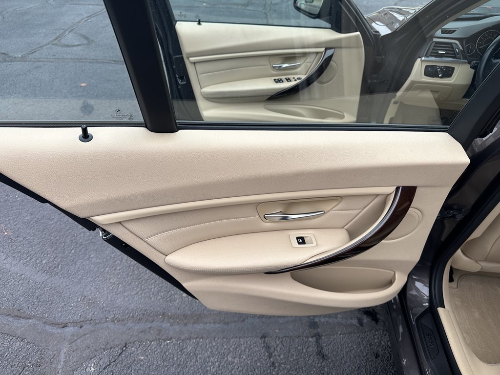 2013 BMW 3 Series Image 31