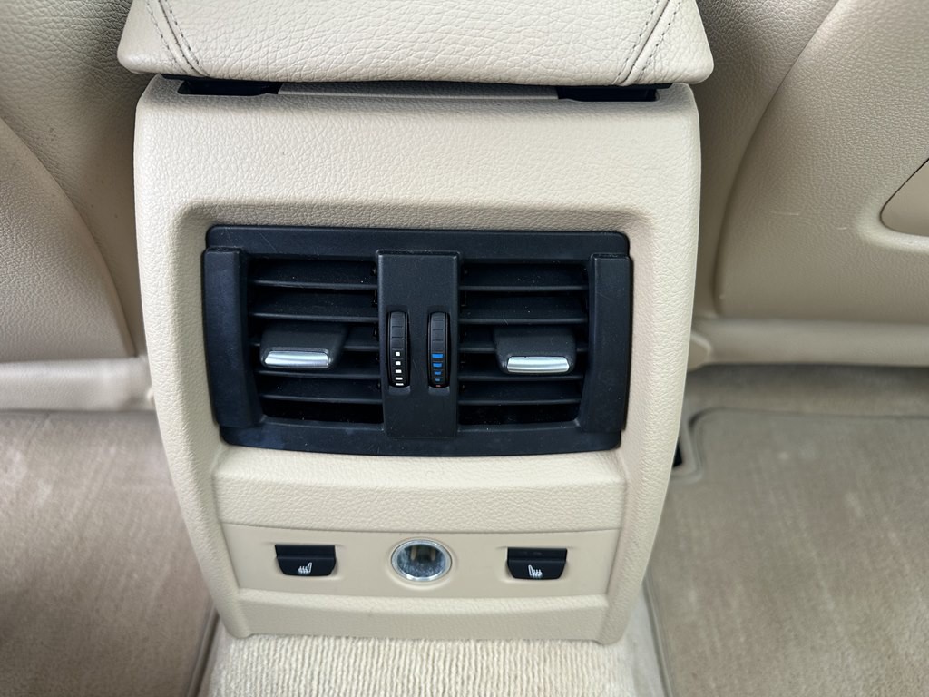 2013 BMW 3 Series Image 33