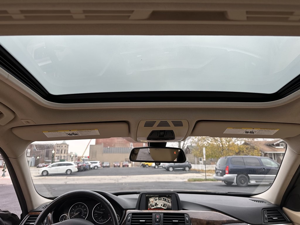 2013 BMW 3 Series Image 35