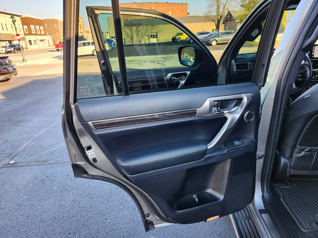 2023 Lexus GX Image 6