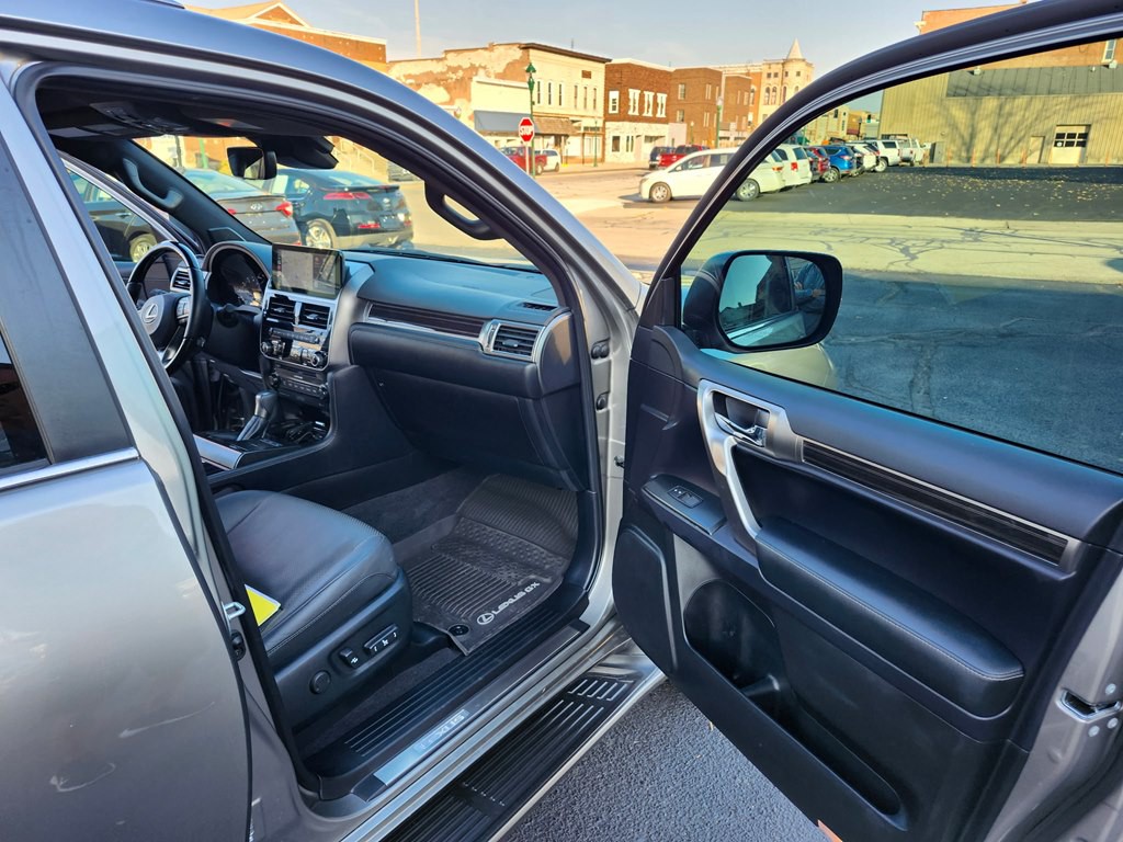 2023 Lexus GX Image 9