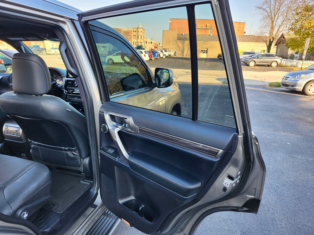 2023 Lexus GX Image 10