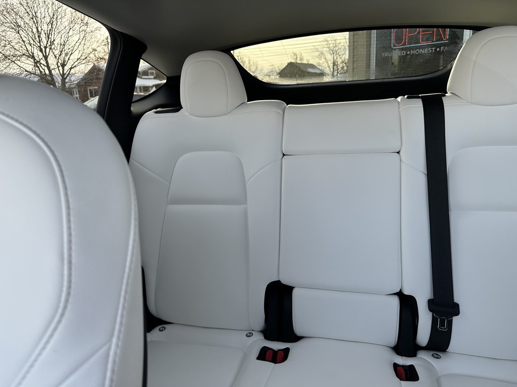 2021 Tesla Model Y Image 38