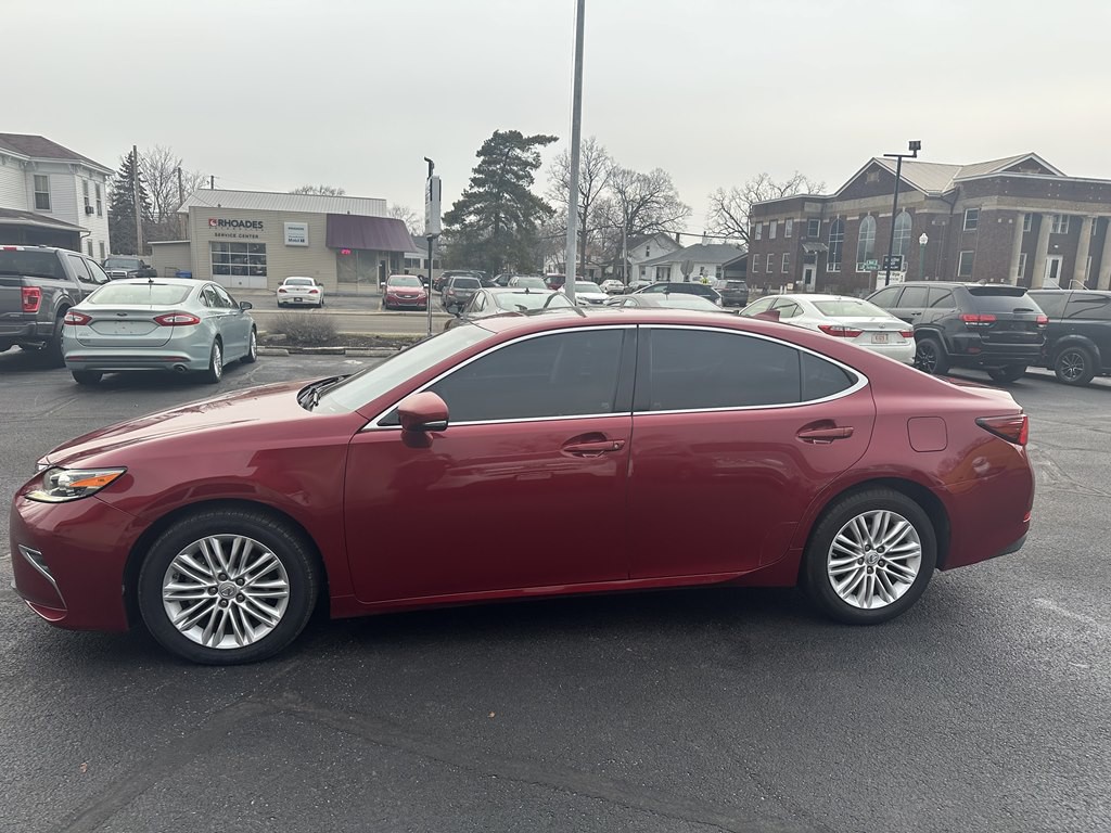 2018 Lexus ES Image 2