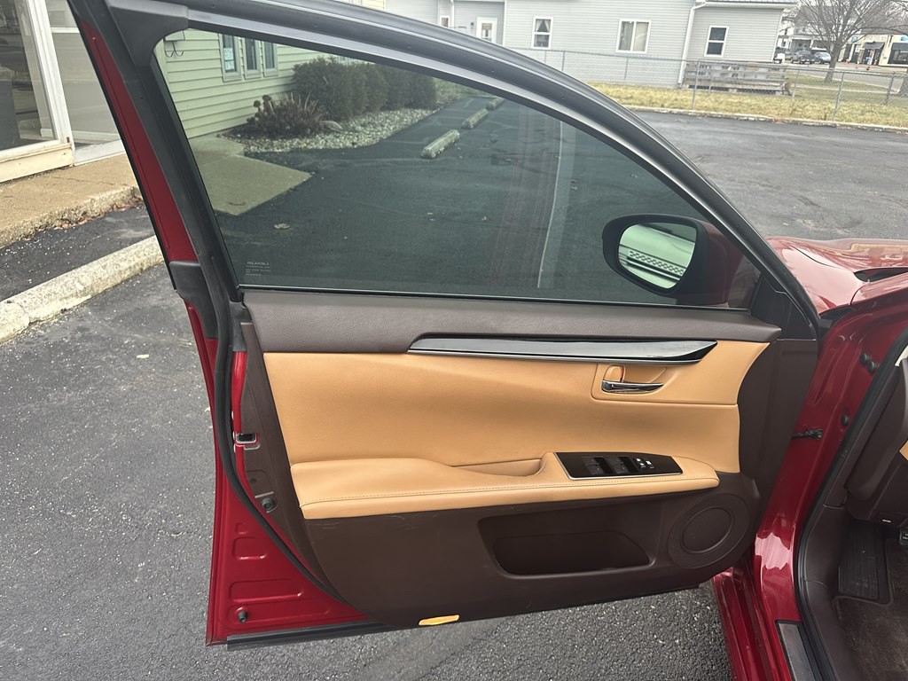 2018 Lexus ES Image 13