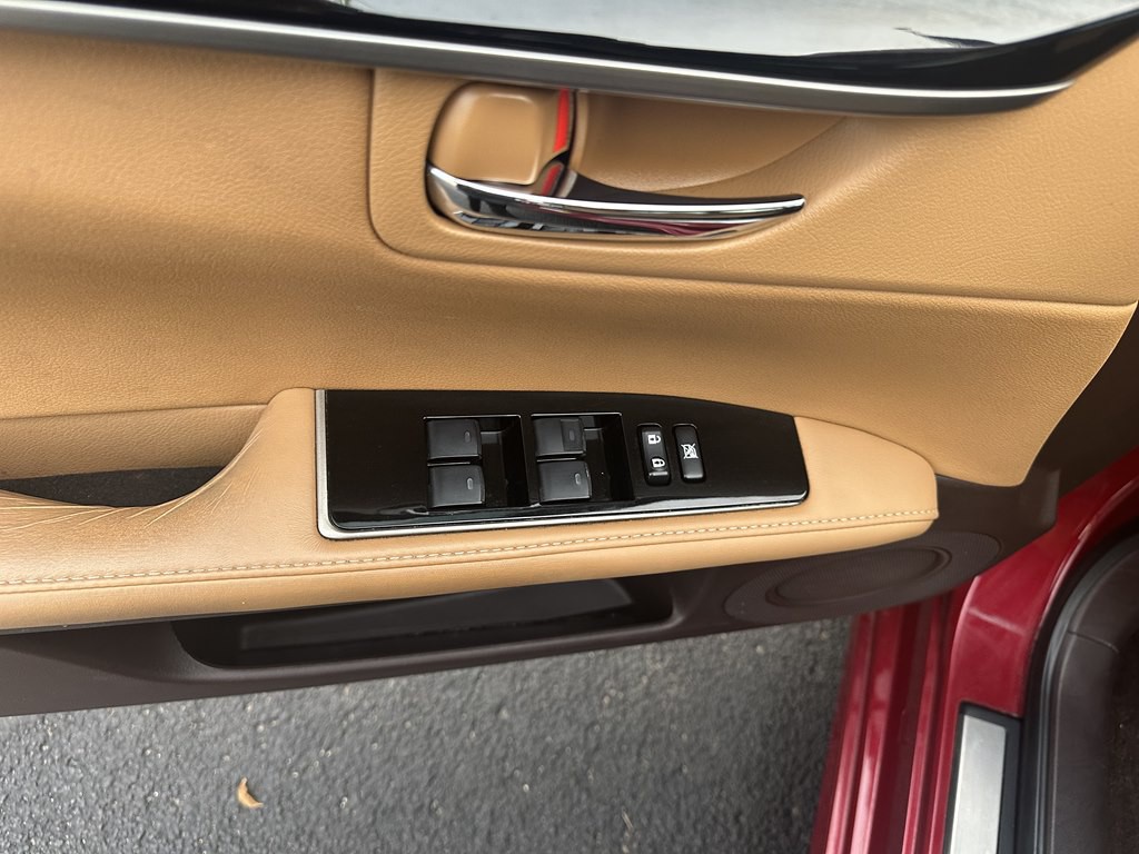 2018 Lexus ES Image 14