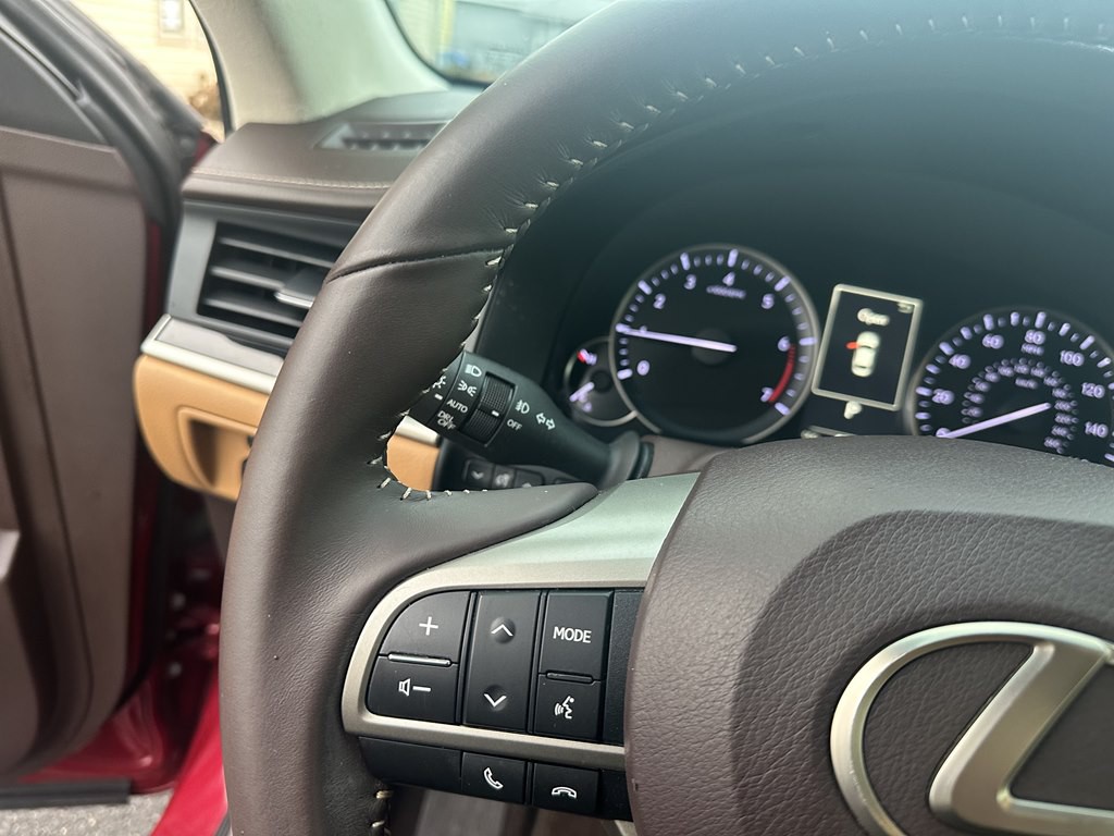 2018 Lexus ES Image 18