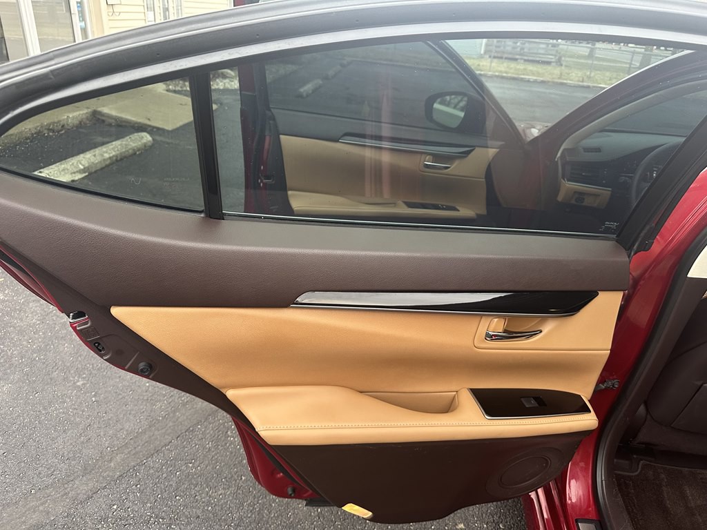 2018 Lexus ES Image 32