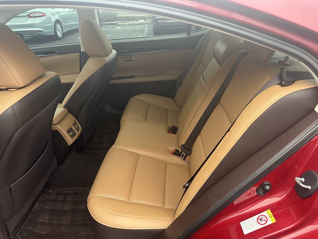 2018 Lexus ES Image 33