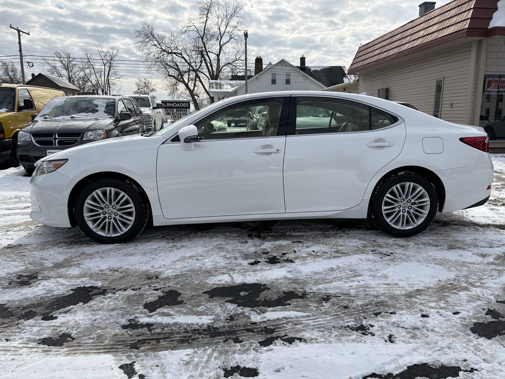 2013 Lexus ES Image 2