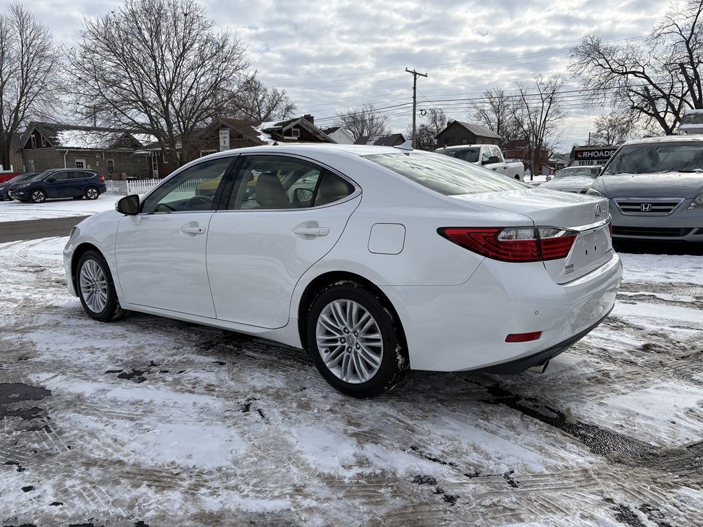 2013 Lexus ES Image 3