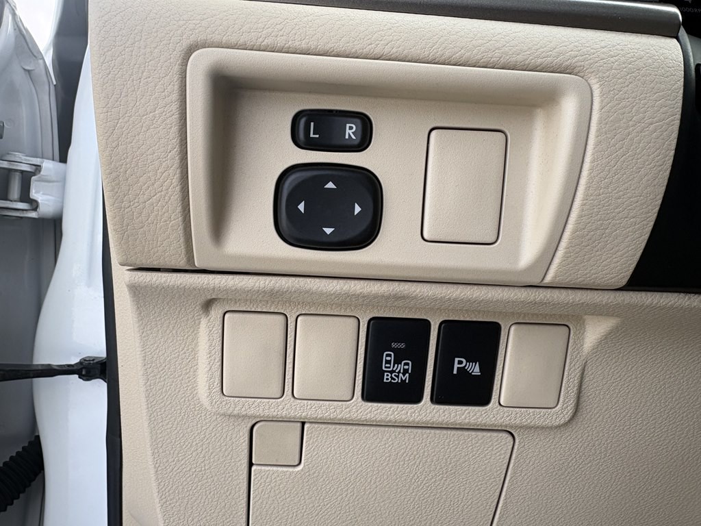 2013 Lexus ES Image 10