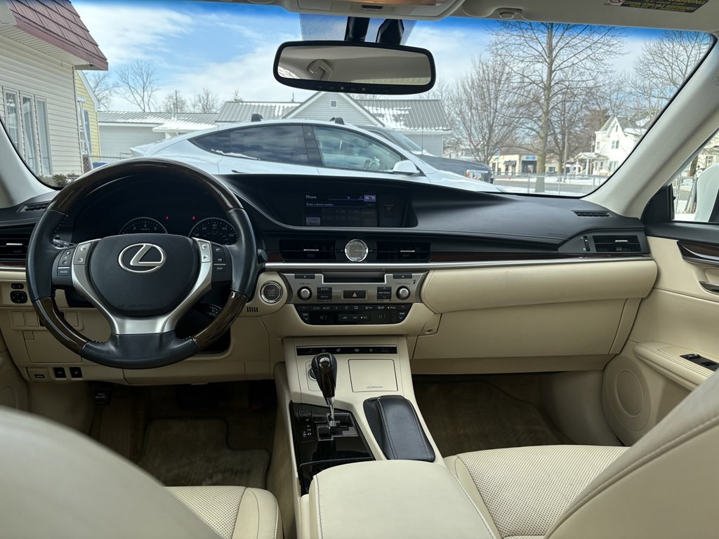2013 Lexus ES Image 36