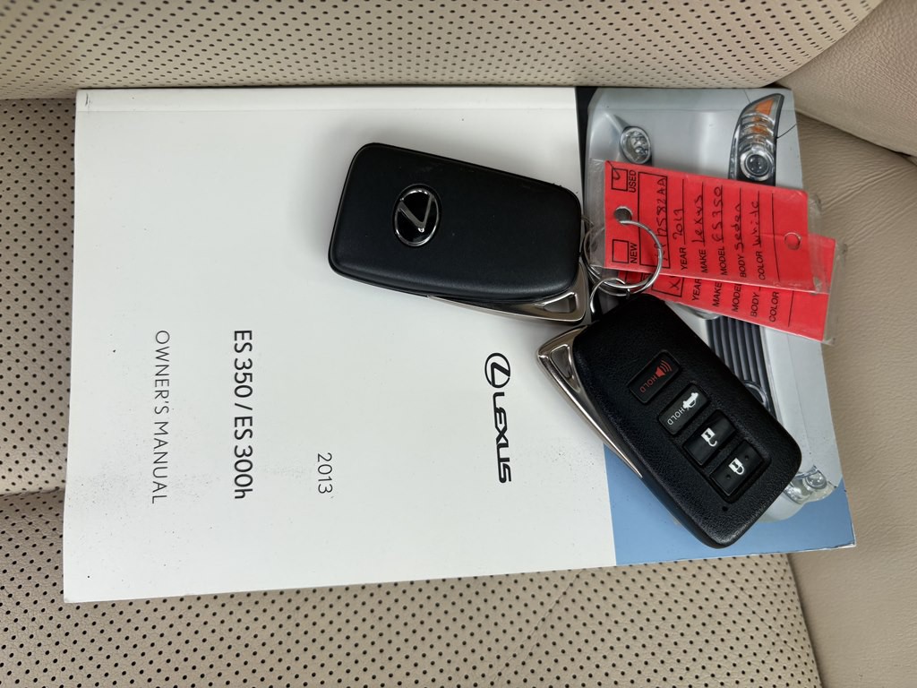 2013 Lexus ES Image 37