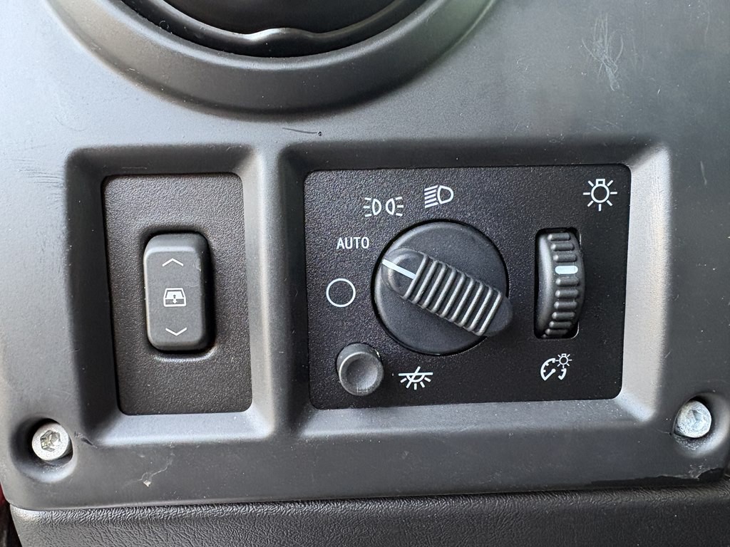 2005 HUMMER H2 Image 20