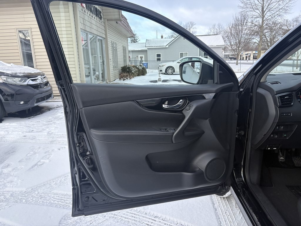 2017 Nissan Rogue Image 12