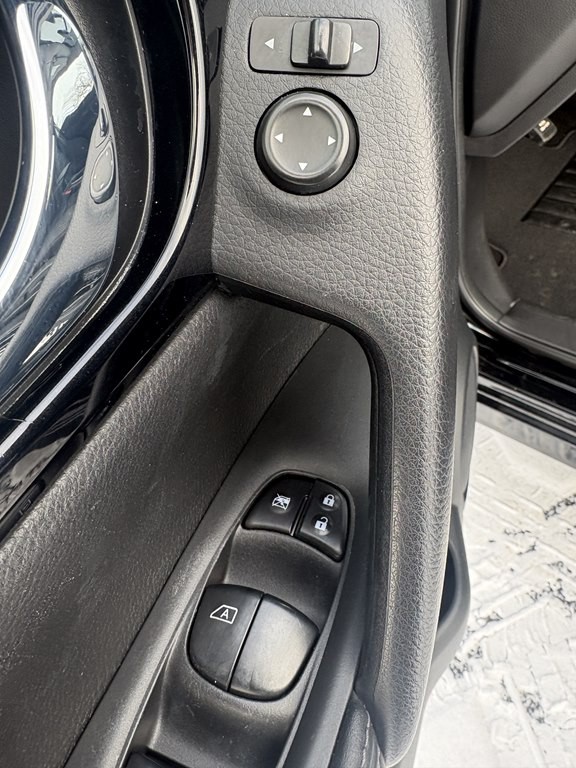 2017 Nissan Rogue Image 13