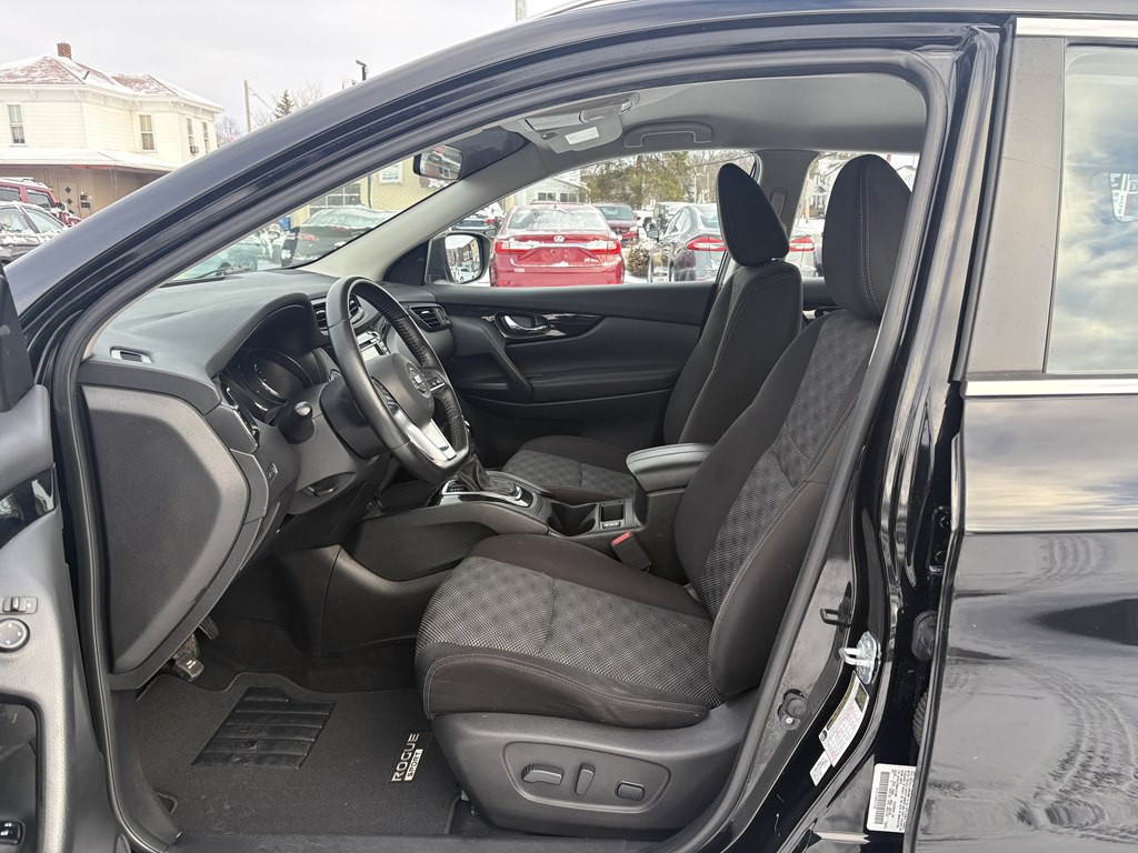 2017 Nissan Rogue Image 15