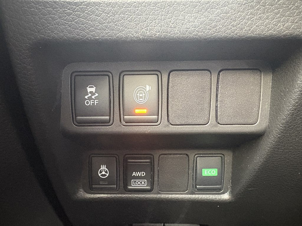 2017 Nissan Rogue Image 16