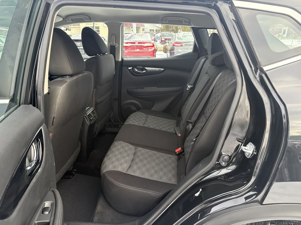 2017 Nissan Rogue Image 28