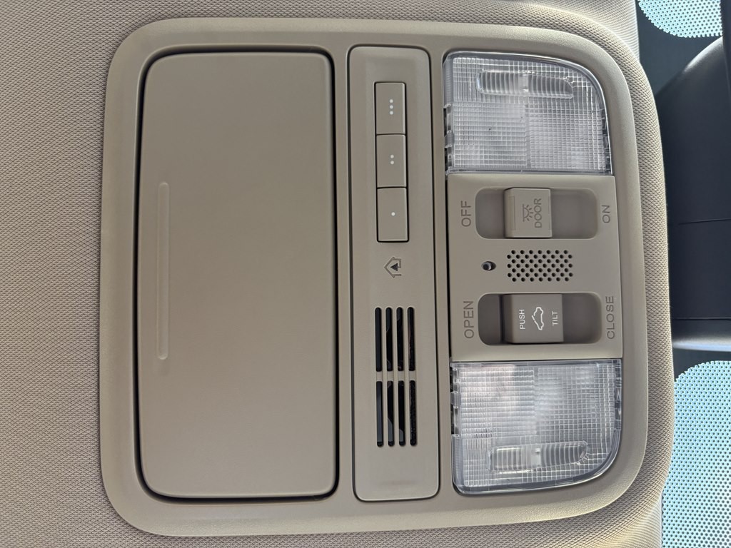 2016 Honda Odyssey Image 28