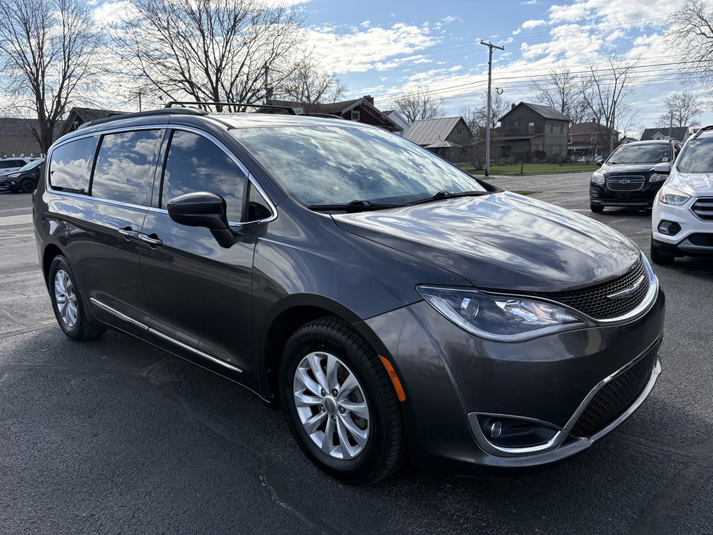 2017 Chrysler Pacifica Image 7