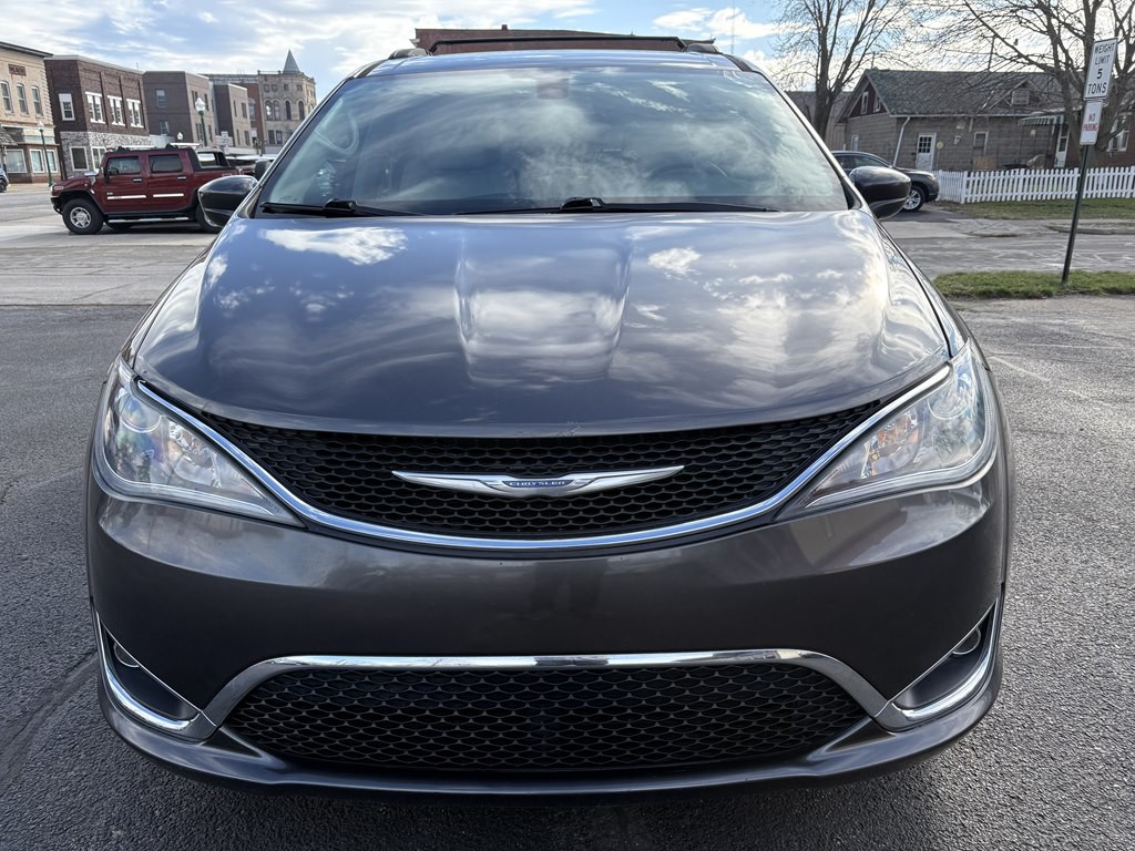 2017 Chrysler Pacifica Image 8