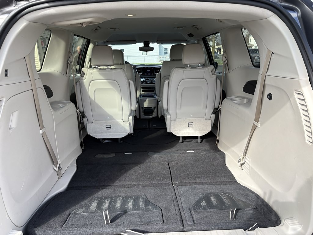 2017 Chrysler Pacifica Image 10