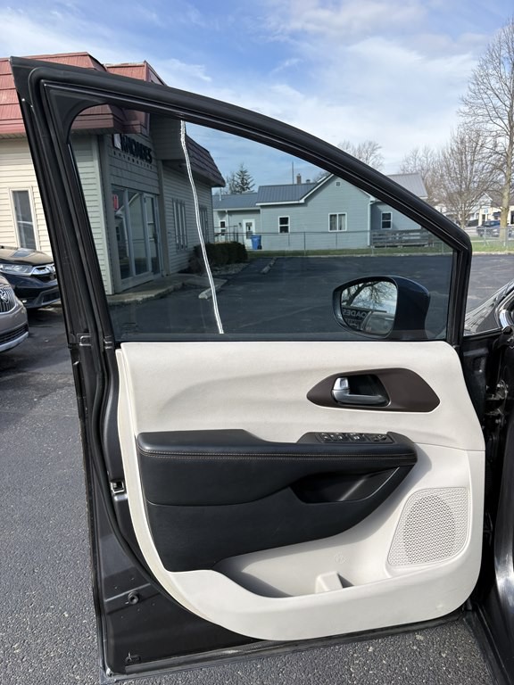 2017 Chrysler Pacifica Image 13