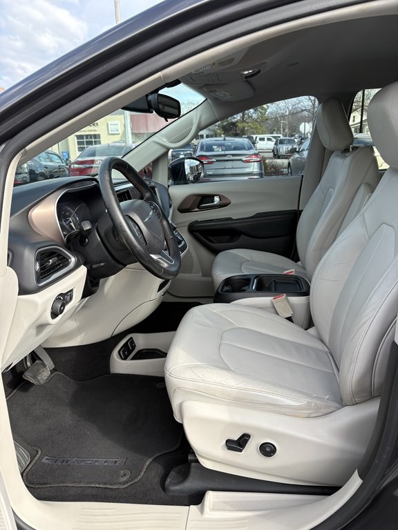 2017 Chrysler Pacifica Image 15