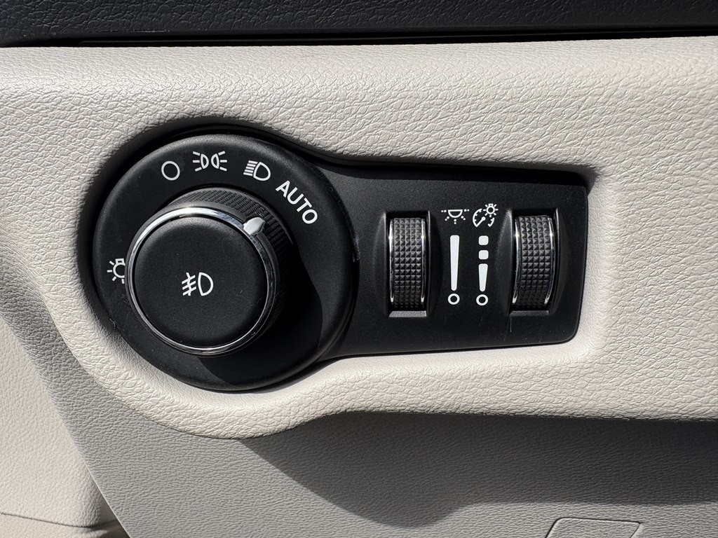 2017 Chrysler Pacifica Image 17