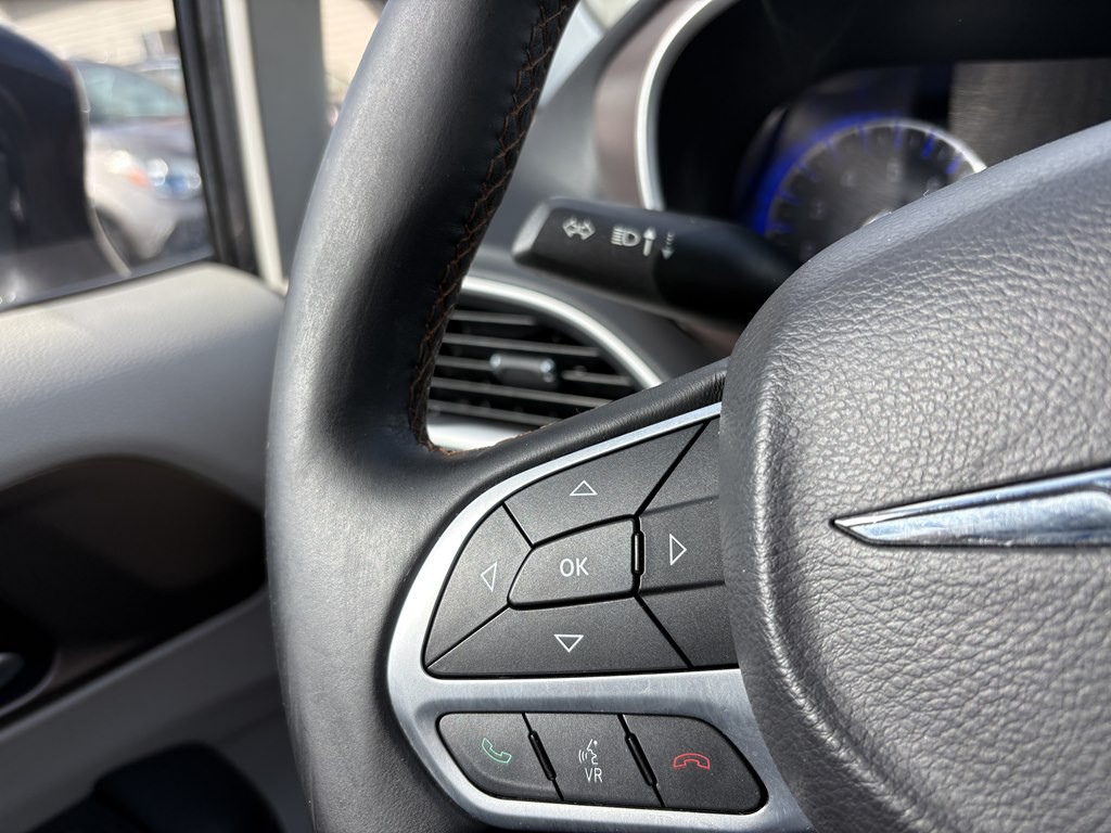 2017 Chrysler Pacifica Image 18