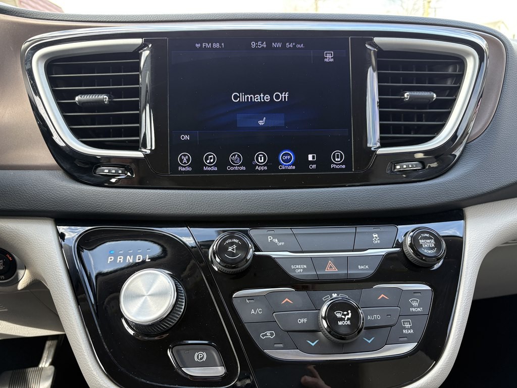 2017 Chrysler Pacifica Image 22