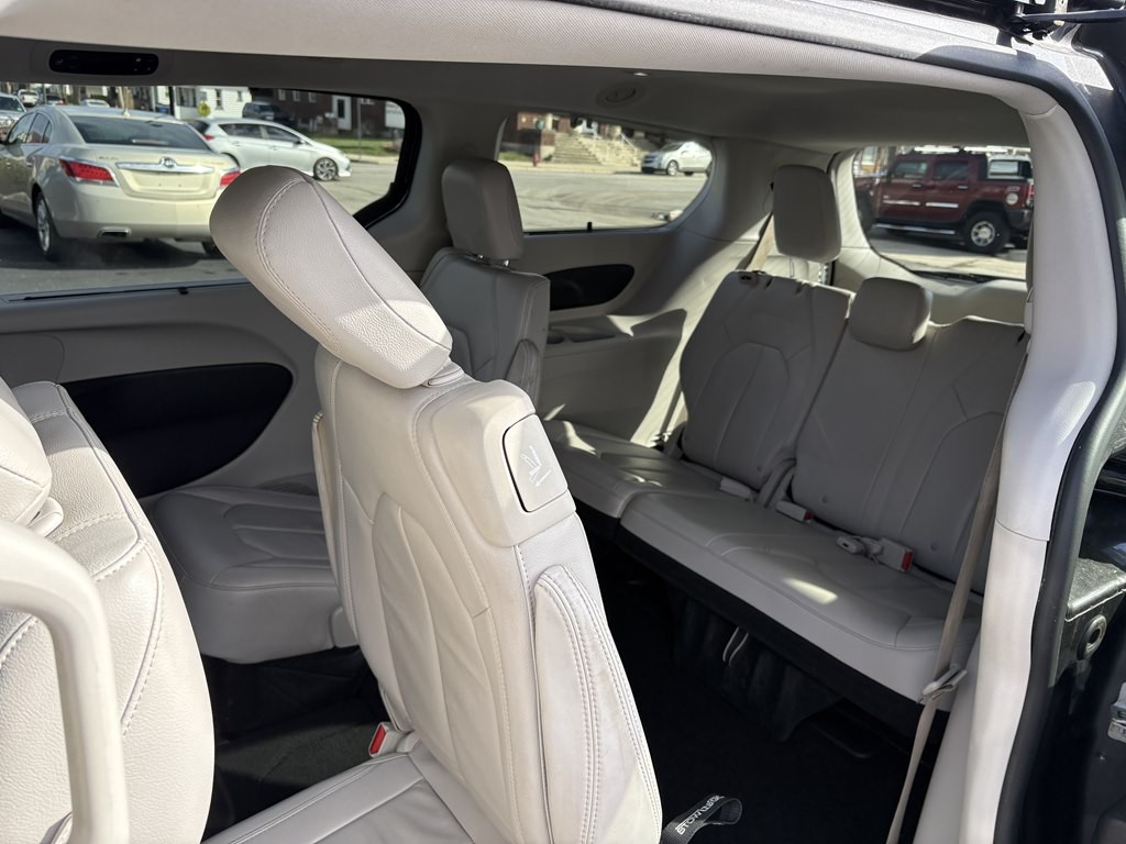 2017 Chrysler Pacifica Image 31