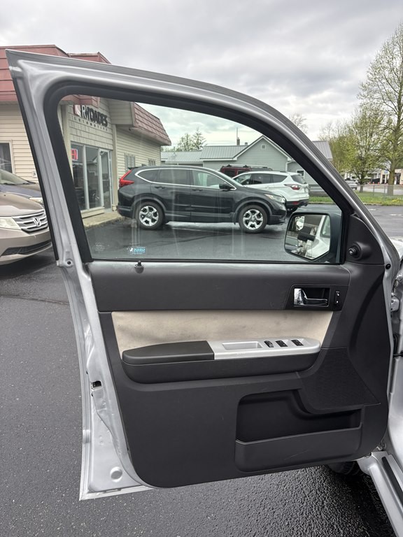 2011 Mercury Mariner Image 12