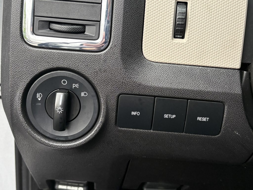 2011 Mercury Mariner Image 16