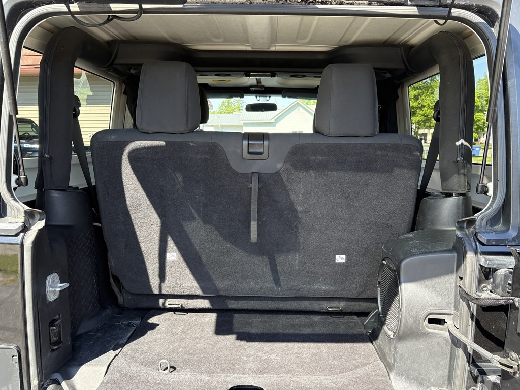 2012 Jeep Wrangler Image 9