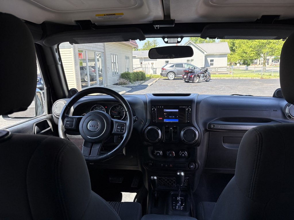 2012 Jeep Wrangler Image 25