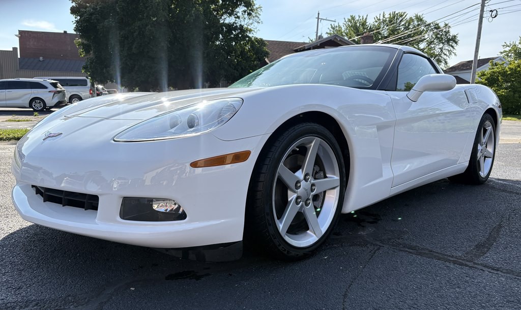 2005 Chevrolet Corvette Image 1